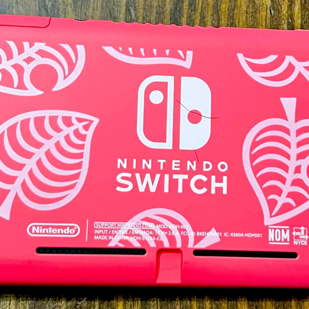 Nintendo Switch Lite - Animal Crossing New Horizons Bundle - Isabelle’s Aloha